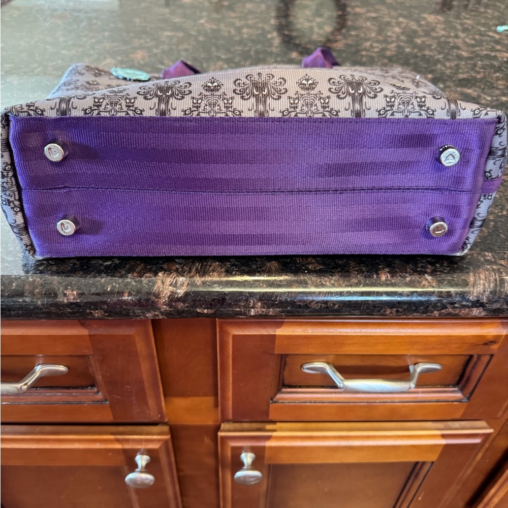 Harveys Disneyland Haunted Mansion - Picture 5 of 7